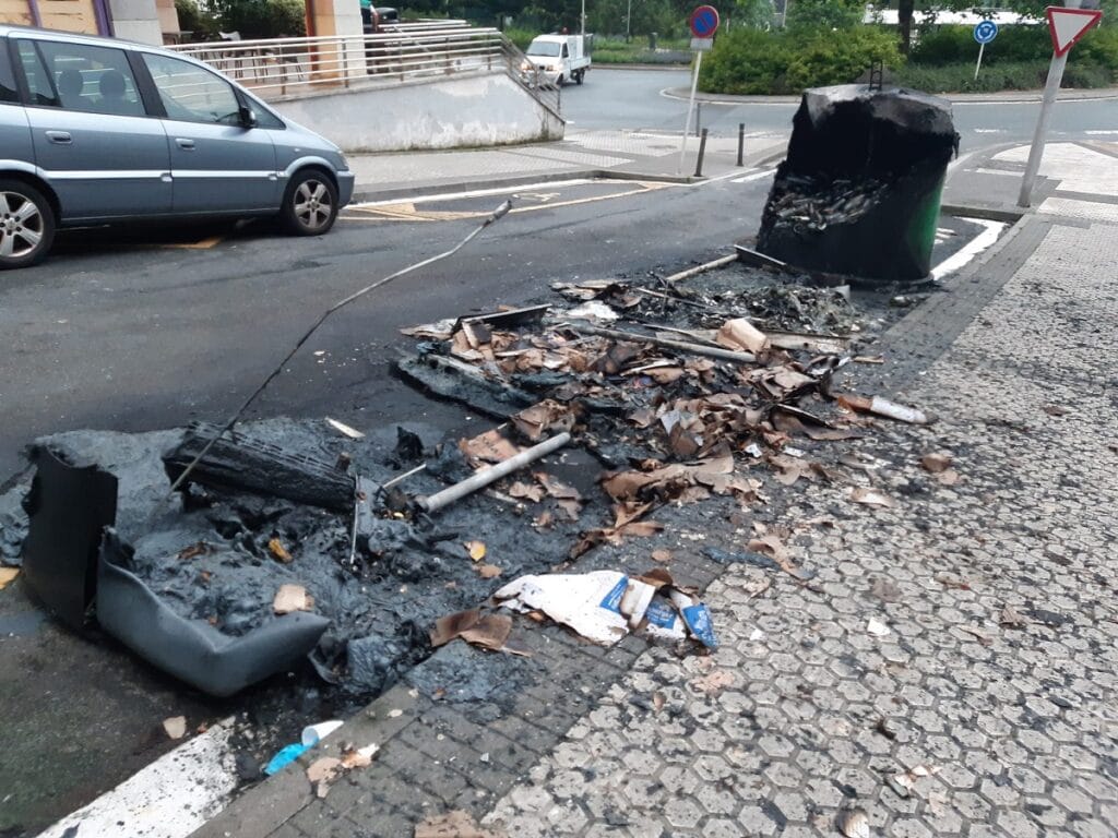 contenedores larratxo Condena a la quema de contenedores en Larratxo