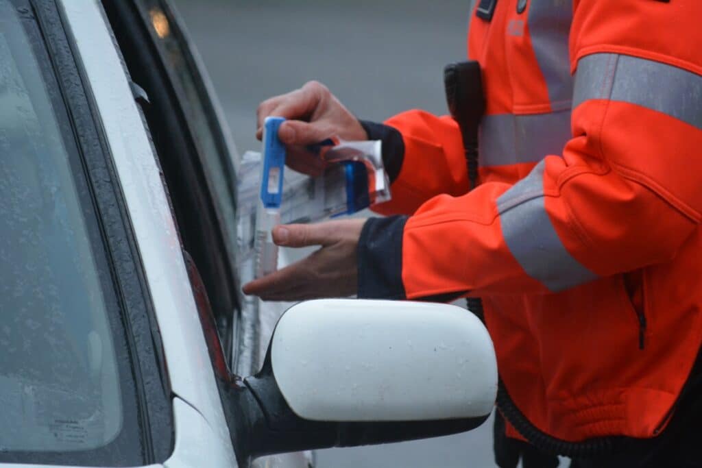 control alcoholimetro Positivo en drogas tras colisionar contra un coche patrulla y pretender huir en la GI-627 (Bergara)