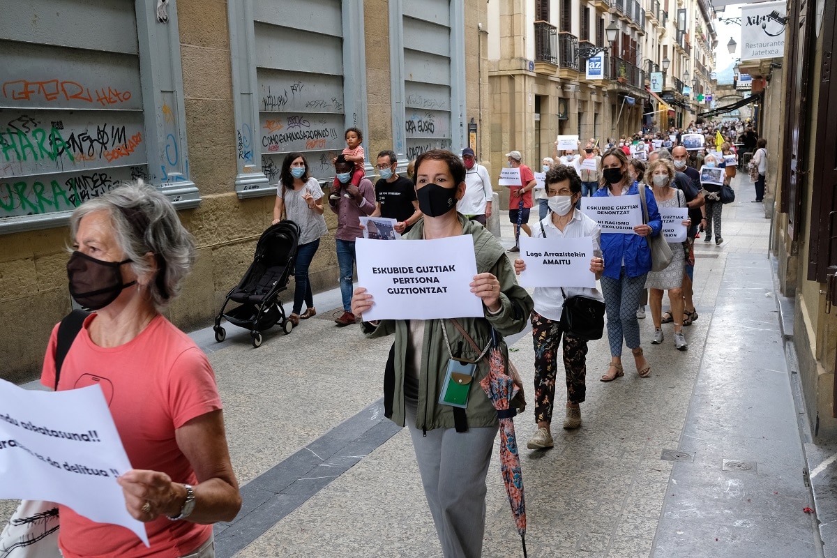 mani3 - Marcha en Donostia "porque migrar no es un delito"