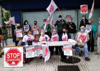 Protesta de Stop Desahucios esta mañana en Donostia. Foto: Stop Desahucios