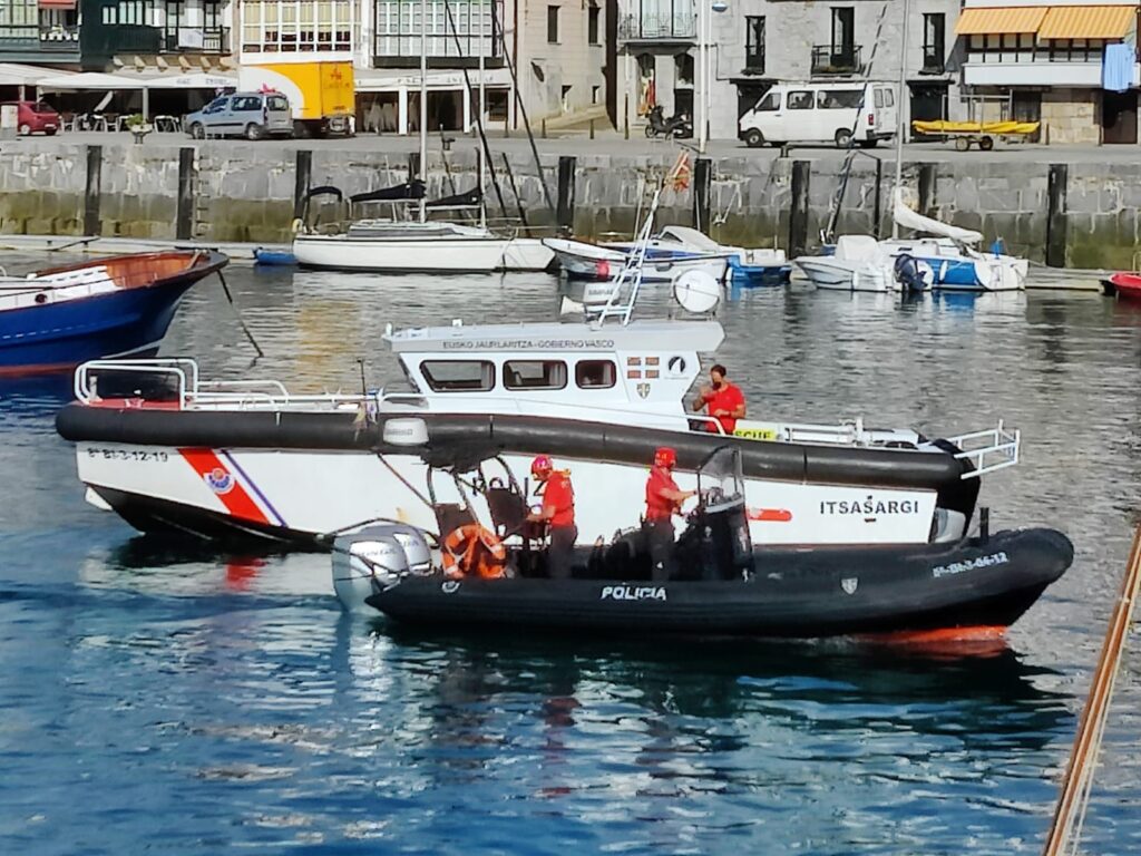 Azti Un barco de Azti se suma a la búsqueda del buceador desaparecido