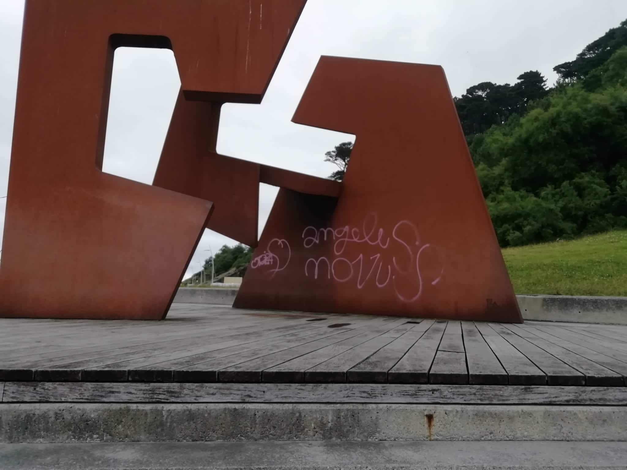 Escultura vacia Pintadas en la Construcción vacía de Oteiza