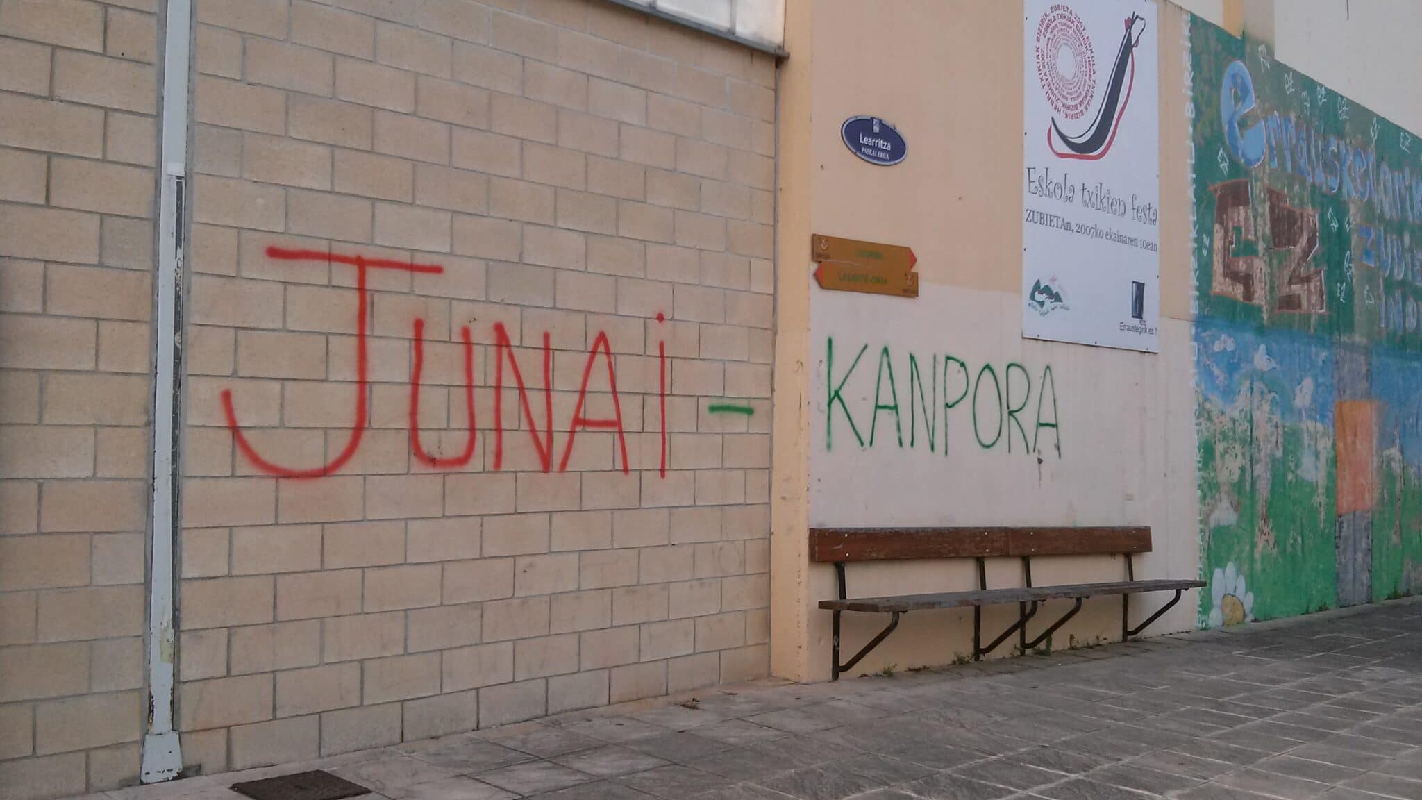 JunaiKampora1 scaled - El Ayuntamiento estudia la denuncia de acoso de una familia en Zubieta