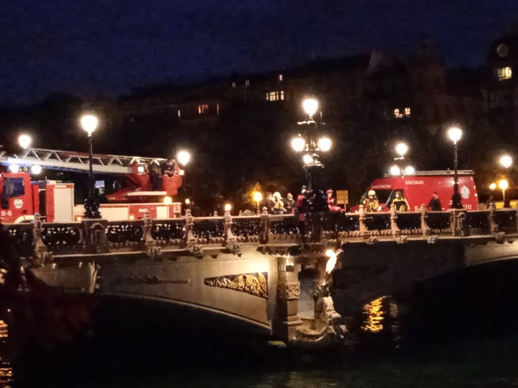 Urumea rescate embriaguez Detenidos tras tirarse al Urumea desde el puente María Cristina de Donostia