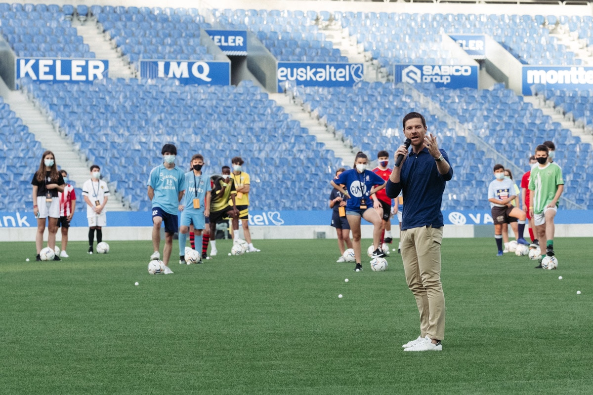 donostitik donosti cup presentacion 06 Comienza la Donosti Cup con el saludo de Xabi Alonso a los participantes