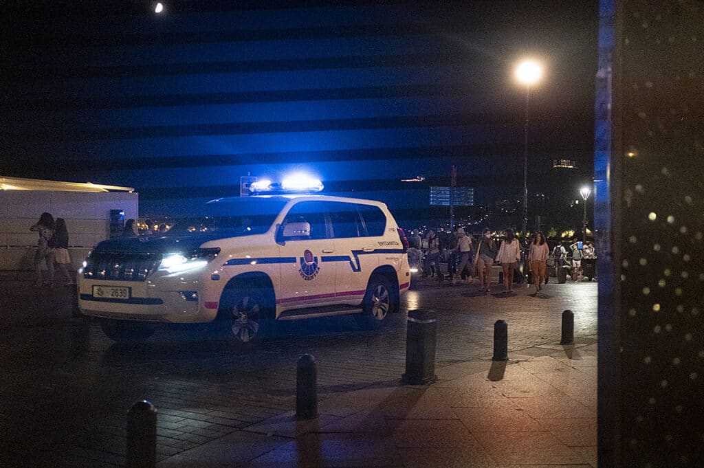 donostitik ertzaintza botellones Tres detenidos por agredir a un joven en una discoteca de Donostia