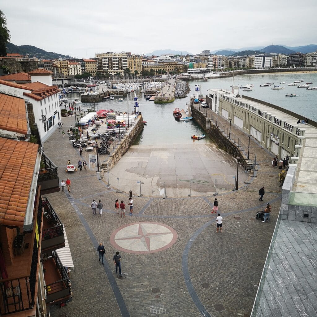 puerto donostia Suspenden cautelarmente la adjudicación de las plazas de amarre del puerto donostiarra