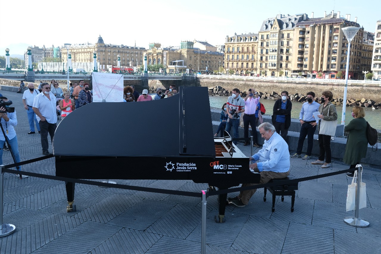 Ocho pianos de cola se reparten hoy por Donostia a disposición de cualquiera