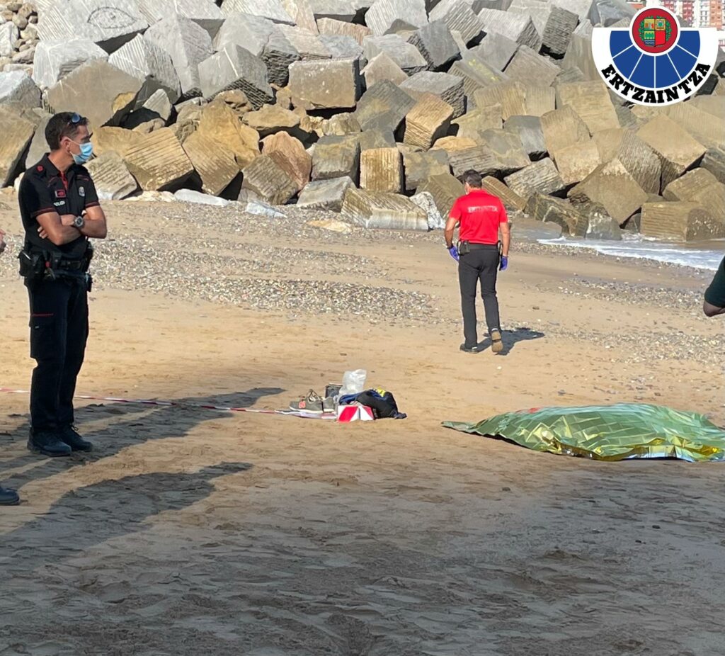 Saturraran cadaver Aparece el cadáver de un hombre en la playa de Saturraran