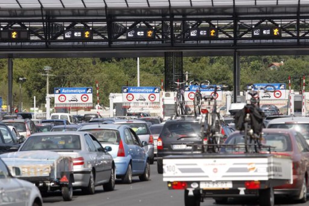 biriatoucoches Colas de 9 kilómetros en la AP-8 a partir de la frontera y de 7 en Zarautz
