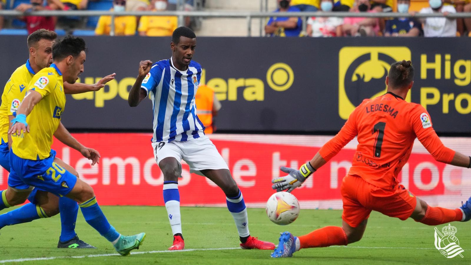 cadiz real2 La Real Sociedad apabulla al Cádiz (0-2)