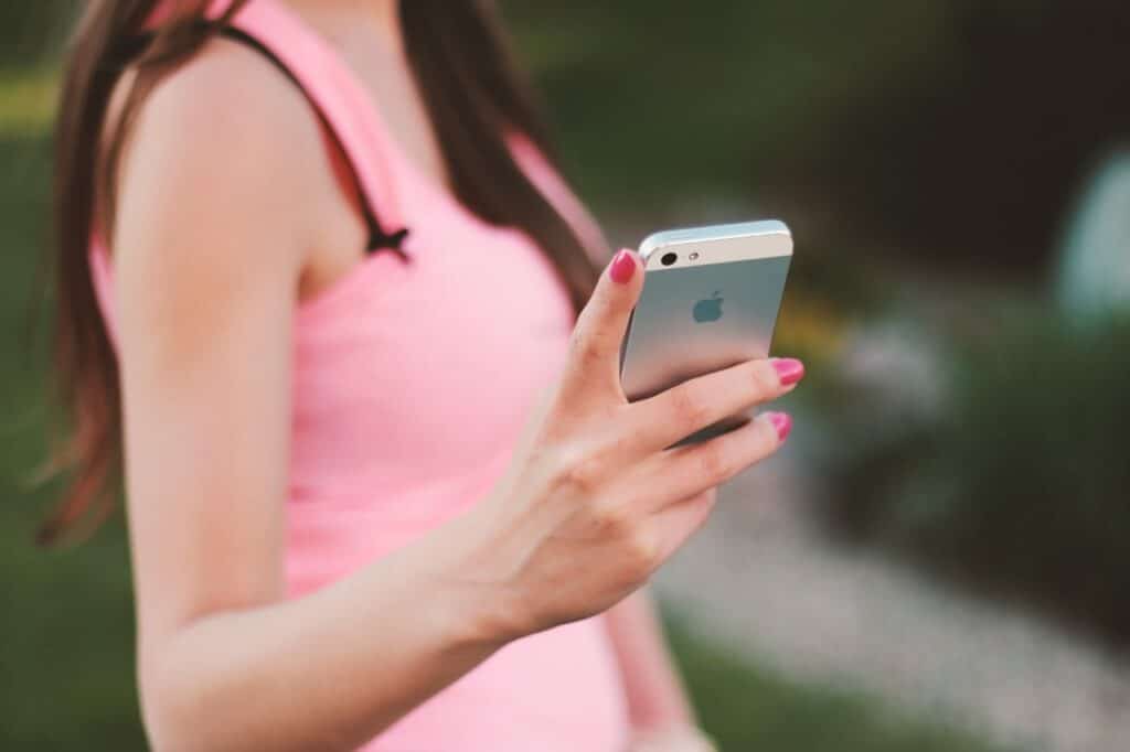 iphone 410316 1280 Los menores pierden el pudor a desnudarse ante el móvil, alerta la Fiscalía