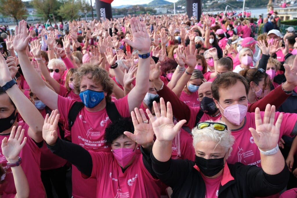 2021 1031 115559003 copy 1280x853 1 Katxalin moviliza a miles de donostiarras en su marea rosa contra el cáncer de mama