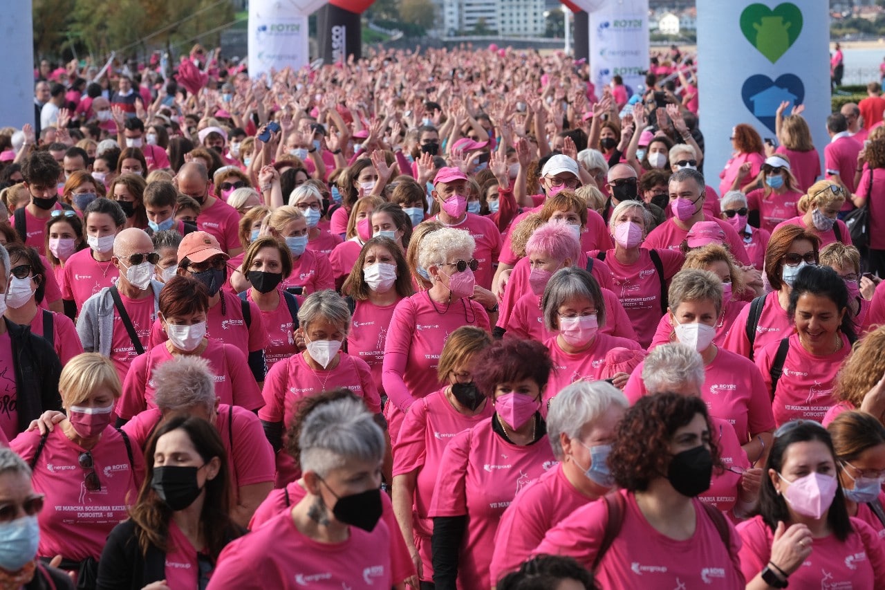2021 1031 12052900 copy 1280x853 1 - Katxalin moviliza a miles de donostiarras en su marea rosa contra el cáncer de mama