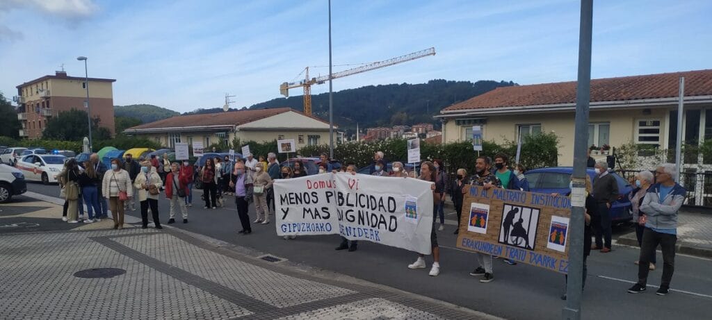Berra1 Familiares de las residencias gipuzkoanas piden mejores cuidados con una marcha a Berra