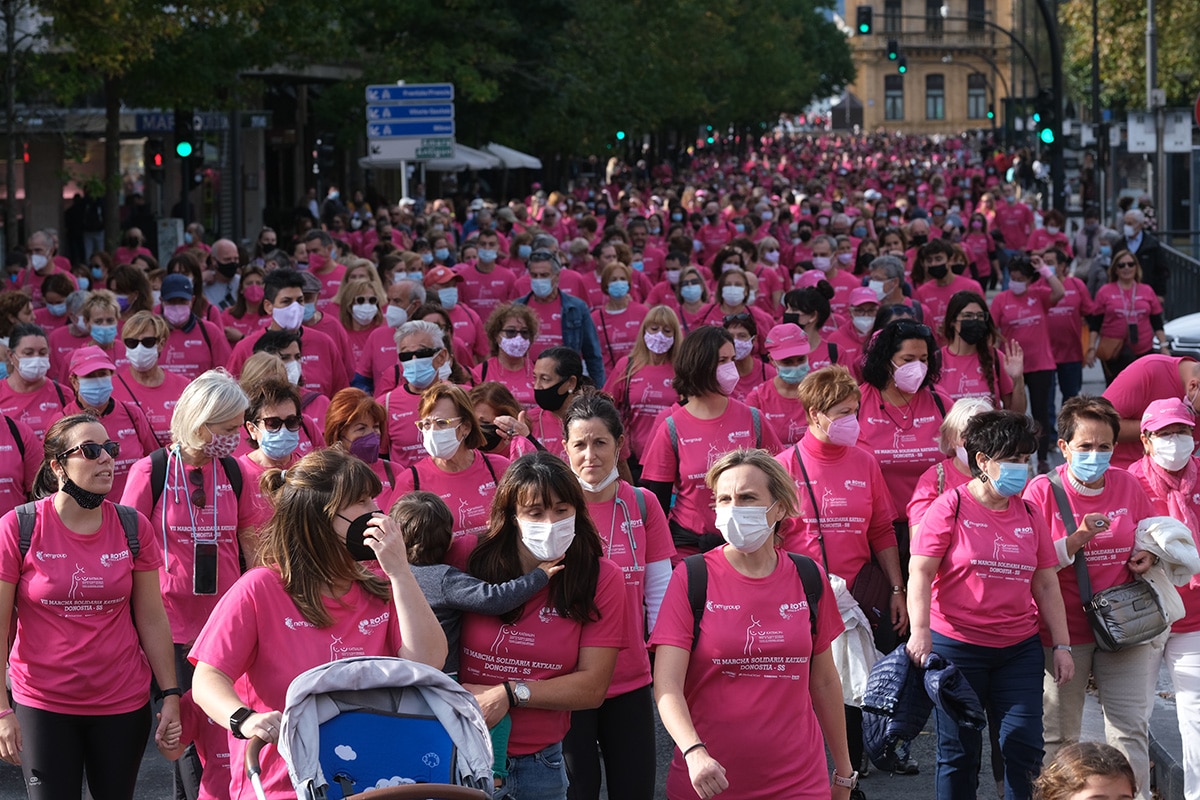DSCF7289 - Katxalin moviliza a miles de donostiarras en su marea rosa contra el cáncer de mama