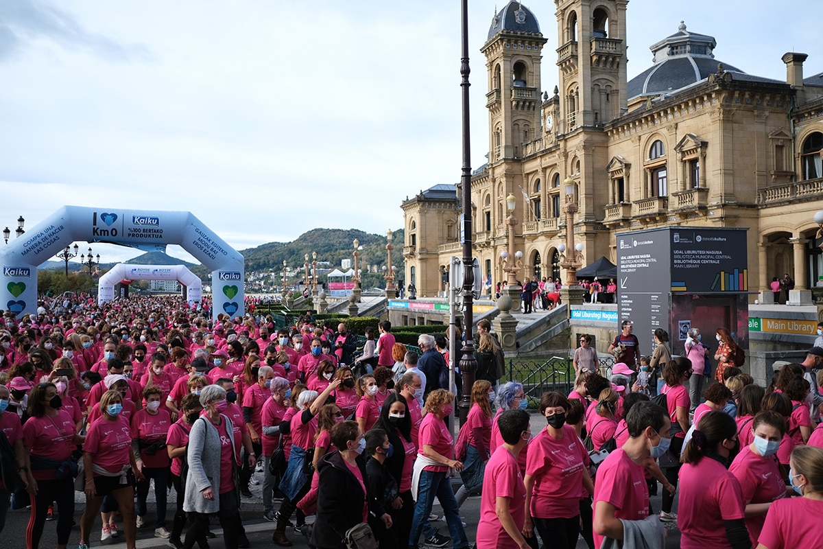 DSCF7290 - Katxalin moviliza a miles de donostiarras en su marea rosa contra el cáncer de mama