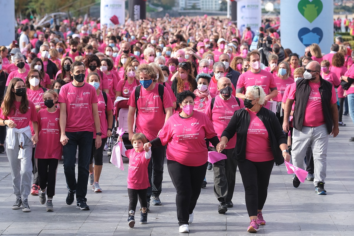 DSCF7291 - Katxalin moviliza a miles de donostiarras en su marea rosa contra el cáncer de mama