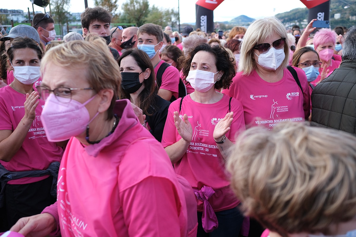 DSCF7293 - Katxalin moviliza a miles de donostiarras en su marea rosa contra el cáncer de mama