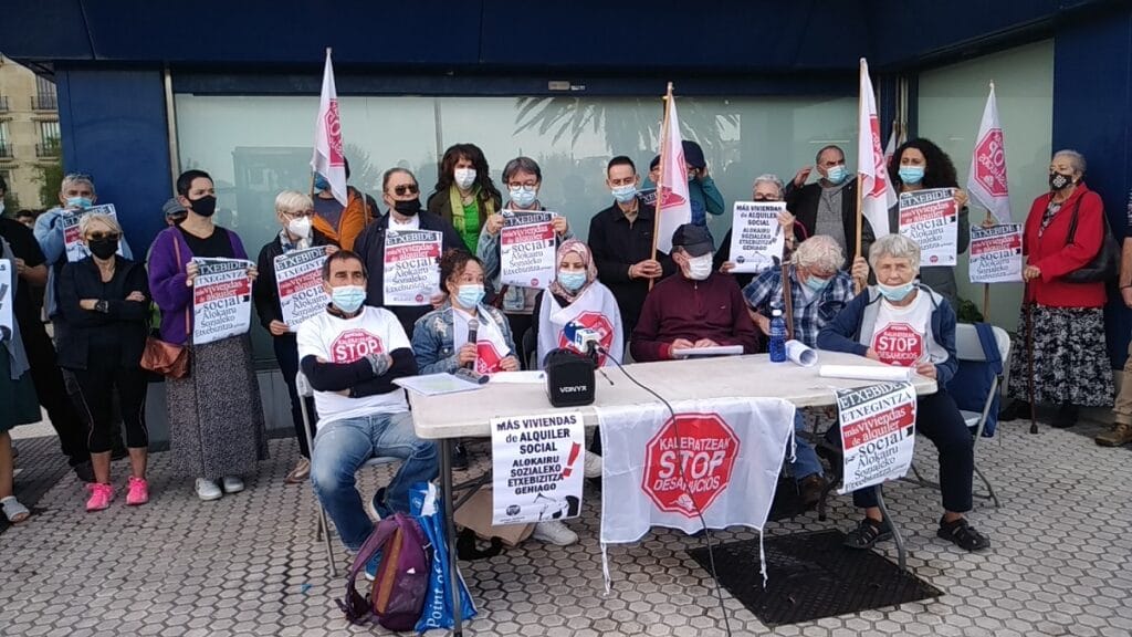 IMG 20211015 111128 692 Las familias de Intxaurrondo y Hernani cuyo alquiler termina no entregarán las llaves