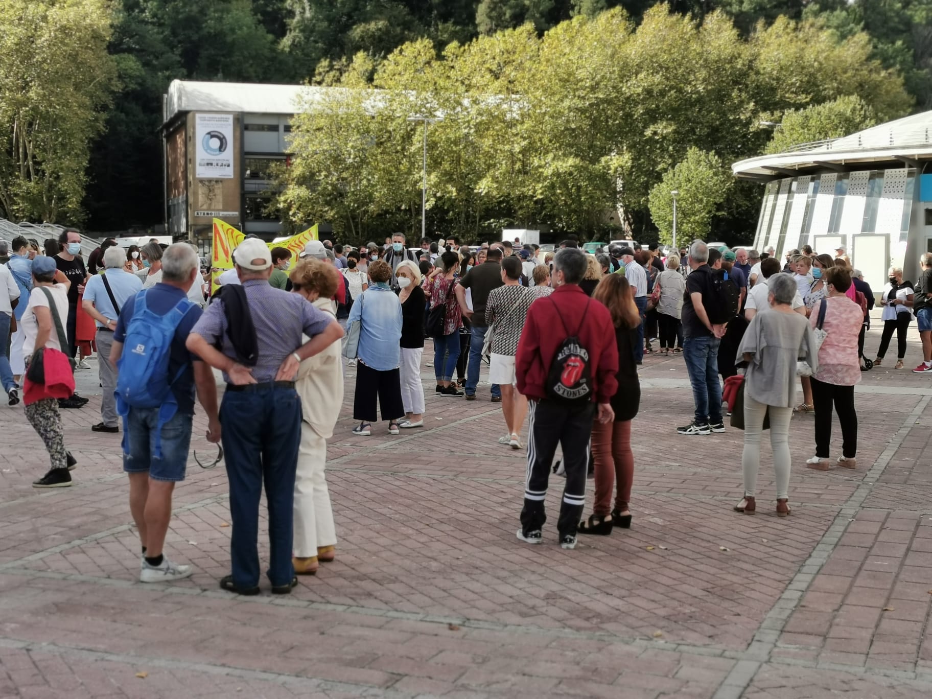 Onkologikoa2 Una manifestación recorre Donostia por el futuro de Onkologikoa