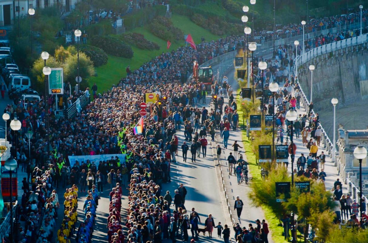 Sare octubre Miles de personas en la marcha por los presos de ETA en Donostia