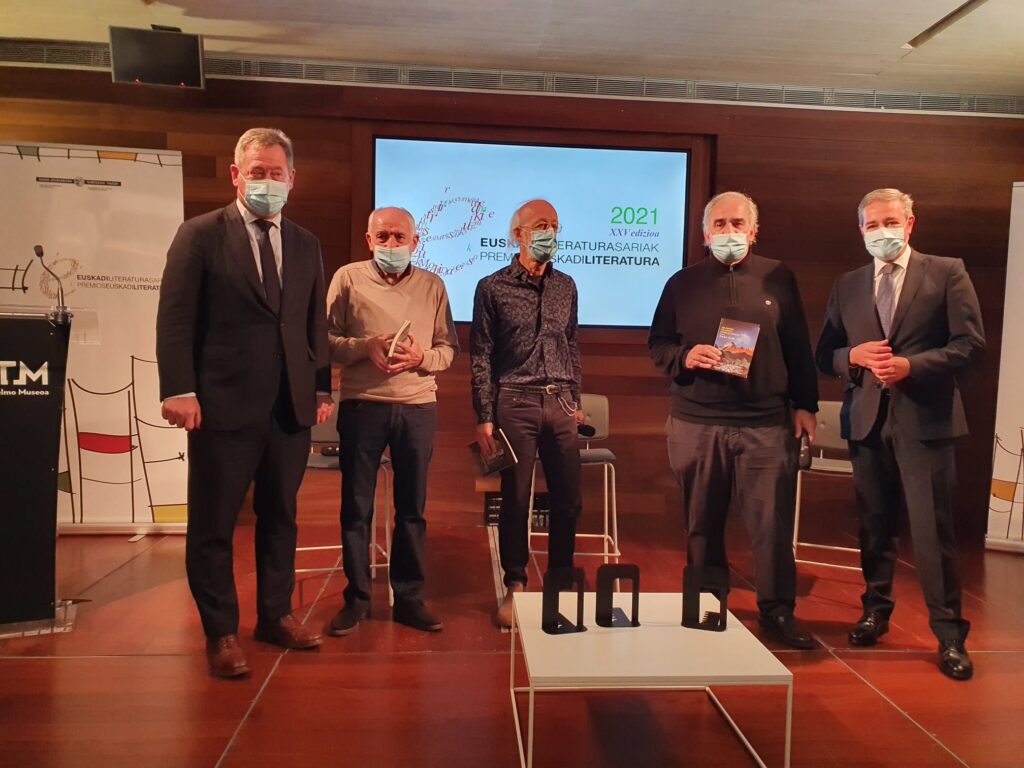 Pello Lizarralde y Anjel Lertxundi, Premios Euskadi de Literatura 2021 6 Zupiria premios Pello Lizarralde y Anjel Lertxundi, Premios Euskadi de Literatura 2021