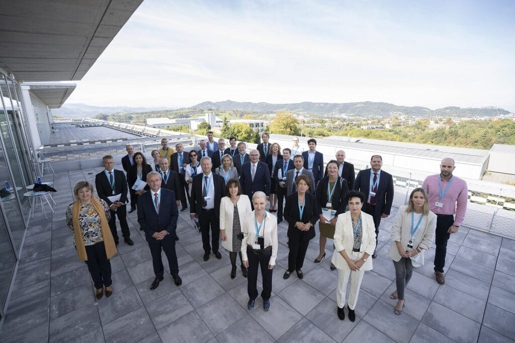 embajadores viralgen Embajadores de 21 países de la UE en España visitan Viralgen en Donostia
