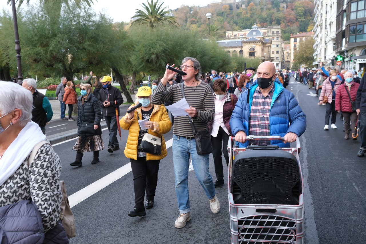 2021 1113 13045400 copy 1280x853 - Miles de pensionistas vuelven a la calle en Donostia