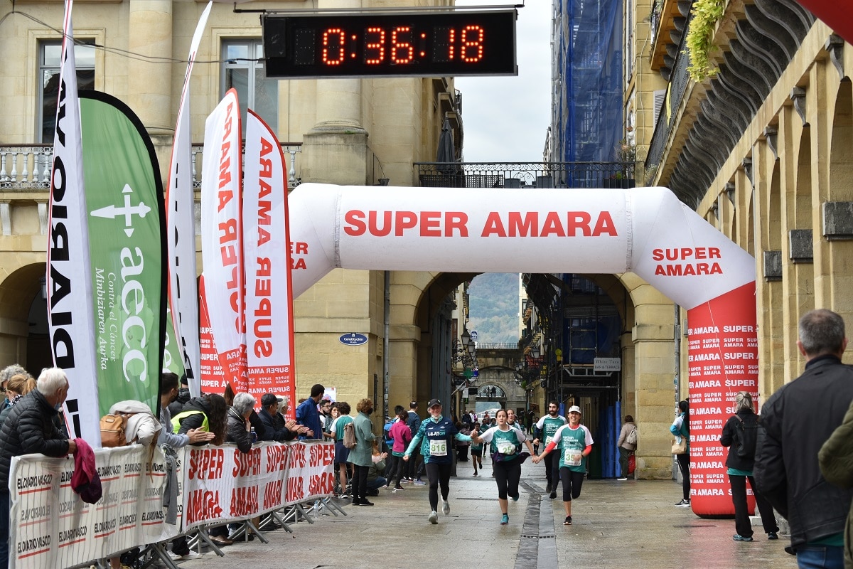 AECC21 Contra el Cáncer en Gipuzkoa tiñe de verde las calles de Donostia