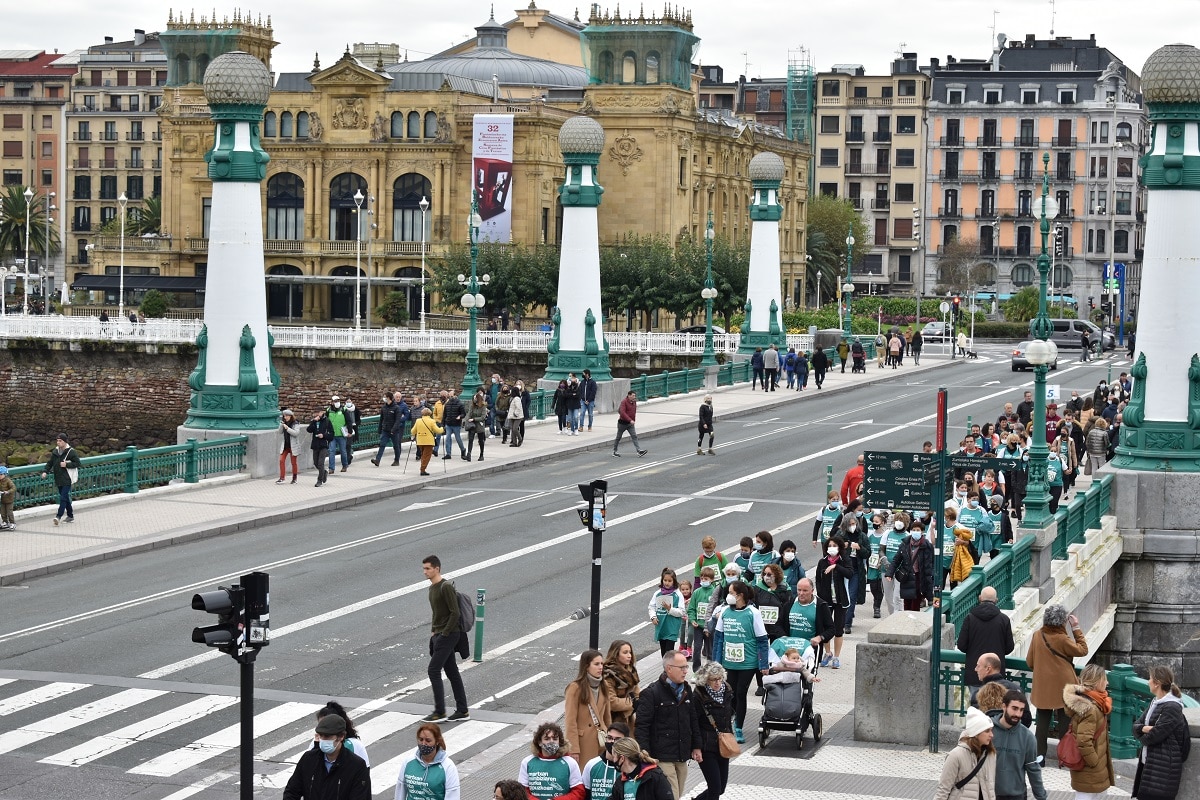AECC212 Contra el Cáncer en Gipuzkoa tiñe de verde las calles de Donostia