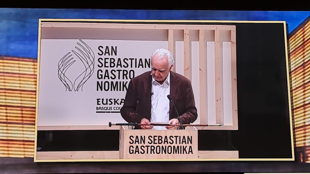 Alain Ducasse Ducasse: "Mi ego está cubierto, las estrellas Michelin me divierten cinco minutos"