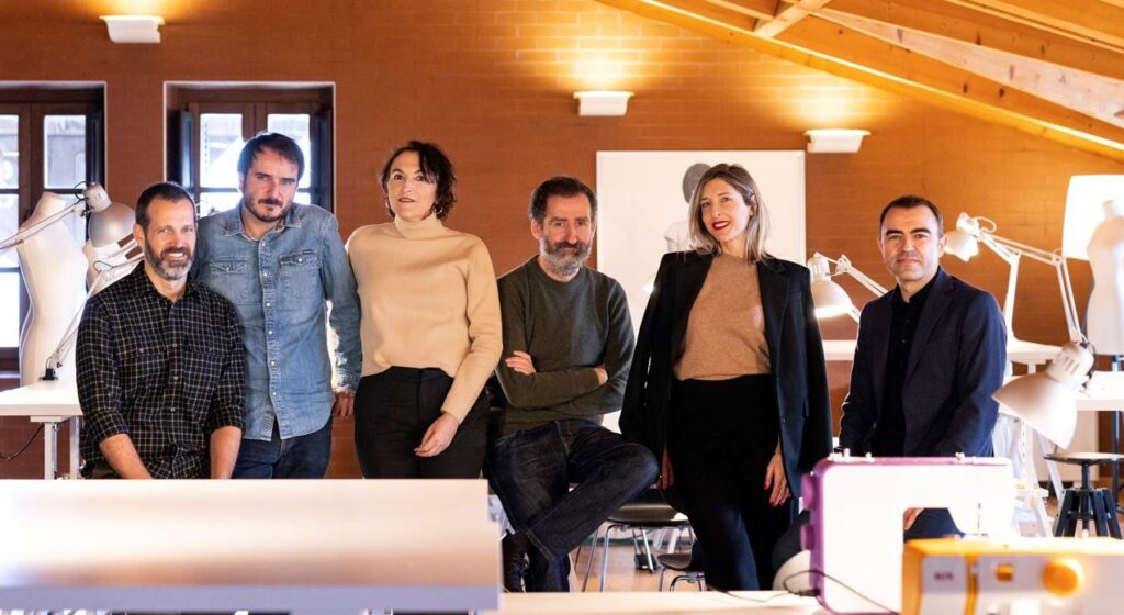 Balenciaga Disney+ anuncia una producción sobre Cristóbal Balenciaga