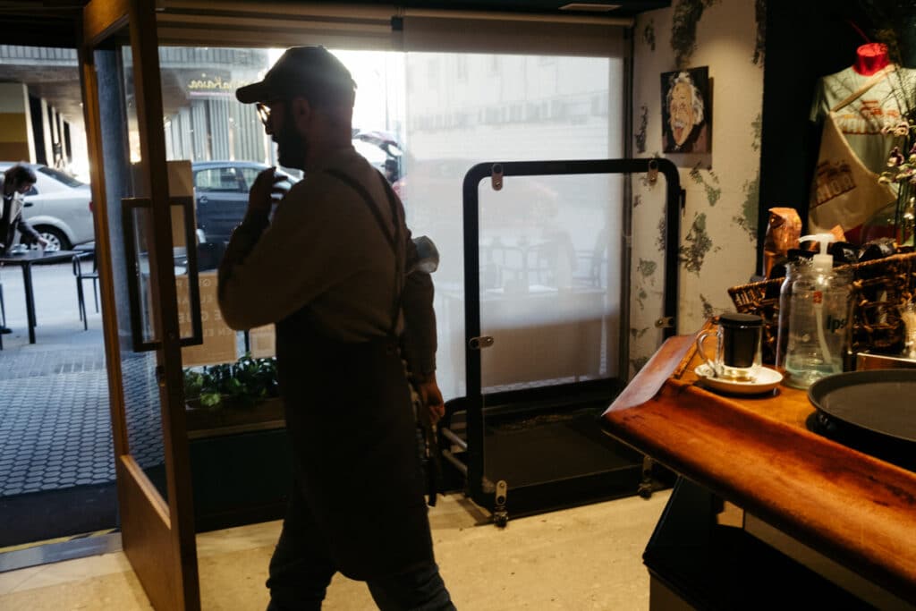 DSCF7600 La taberna Kaioa de Atotxa dice basta