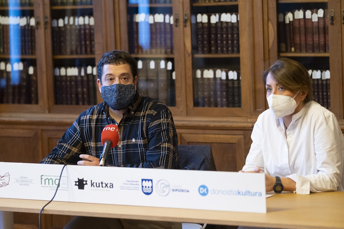 DSCF8006 'Basilisco' y 'Haize-Lekuak', Premios Euskadi de Plata del Gremio de Librerías de Gipuzkoa