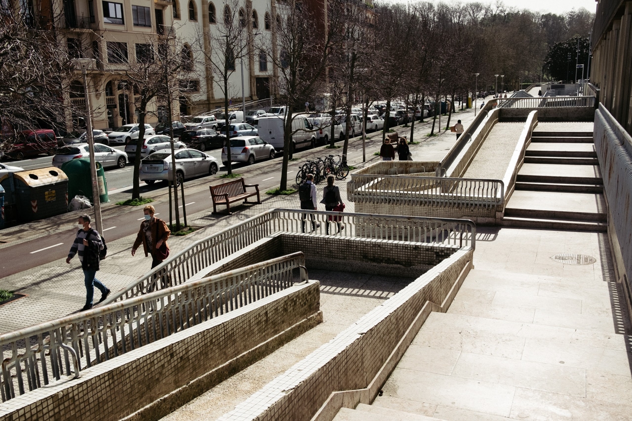 DSCF9634 Entidades de Egia miran al Ayuntamiento y rechazan mensajes racistas