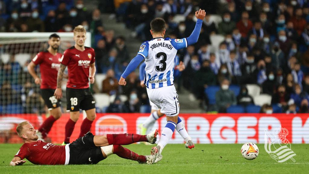 La Real Sociedad se queda sin ideas y sin el liderato (0-0) 1 Real Sociedad Valencia La Real Sociedad se queda sin ideas y sin el liderato (0-0)