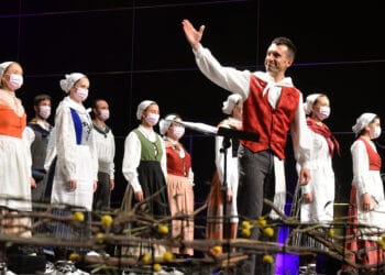 Euskal Herriko Gazte (EHG) Abesbatza en su actuación en Tolosa (vía facebook del coro)