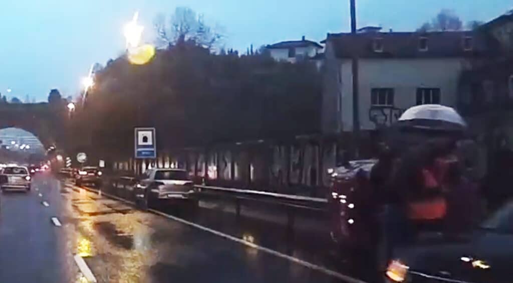 accidente hospitales 1 Un herido tras un grave choque en cadena en la GI-41 (vídeo)