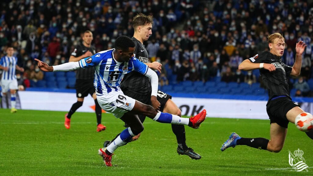 europa league La Real, desafortunada en el remate, se deja 2 puntos ante el colista (1-1)