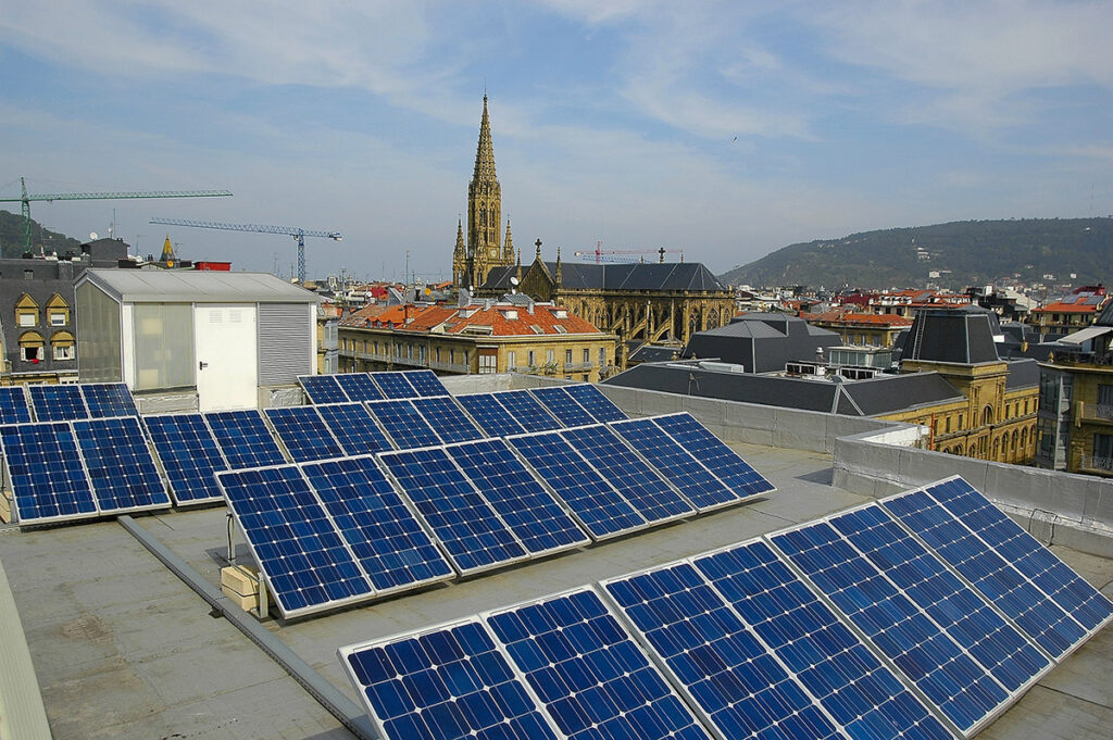 placas2 Placas fotovoltaicas en cinco edificios institucionales donostiarras más