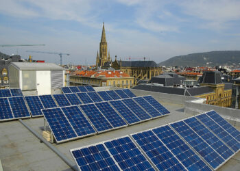 Placas fotovoltaicas en Donostia. Foto: Ayto