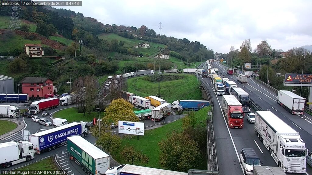 retenciones Colas de 8 km en la AP-8 hacia la frontera por protestas en el lado francés