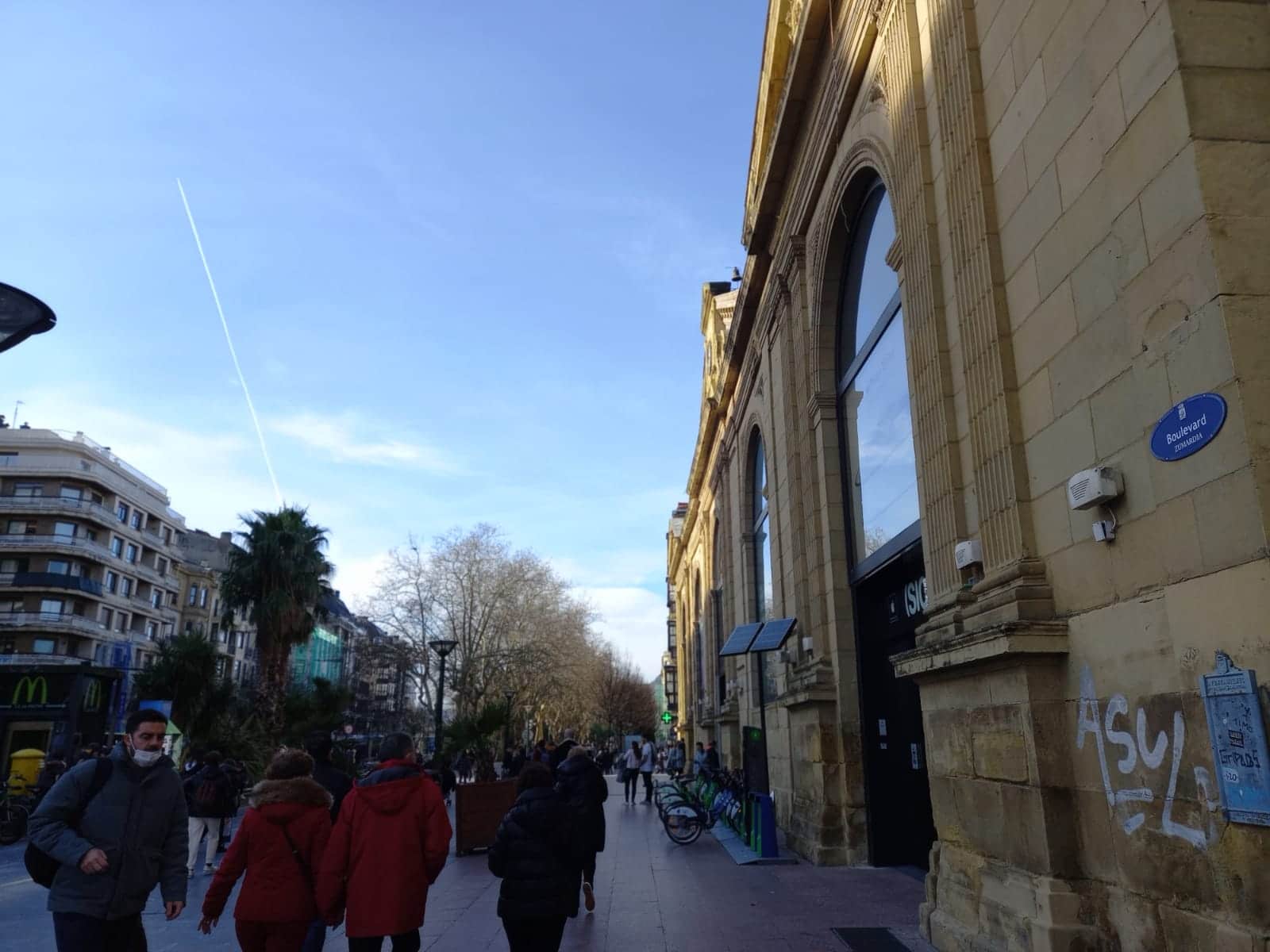 Nuevo récord de contagios diarios en Euskadi con 2.711