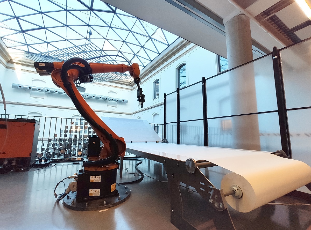 Dream Painter 1 Dream Painter, el robot que pinta sueños en Tabakalera