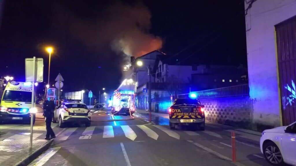 Hernani Investigados dos hombres por robar en el edificio incendiado en Hernani