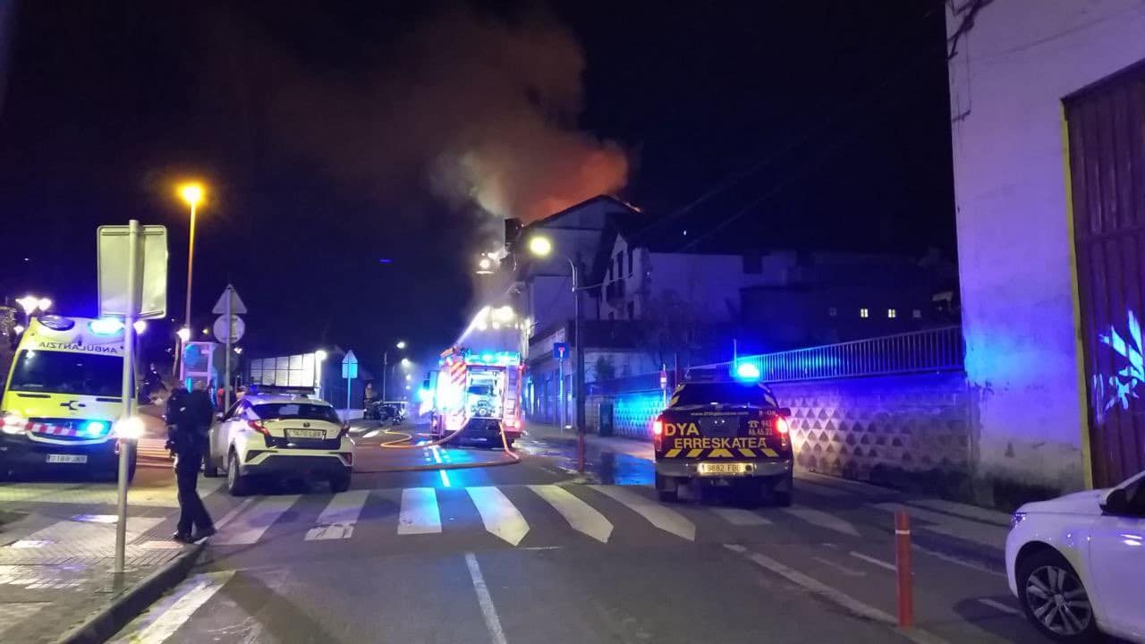 Hernani Un incendio obliga al desalojo de seis viviendas en Hernani