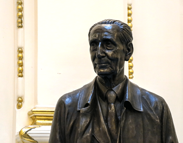 La estatua de Jesús Mari Leizaola se trasladará a la plaza Euskadi de San Sebastián 1 Jesus mari leizaola La estatua de Jesús Mari Leizaola se trasladará a la plaza Euskadi de San Sebastián