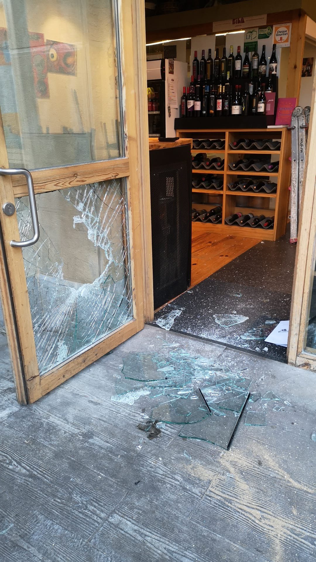 Dos días de ataques a la librería Kaxilda de Donostia