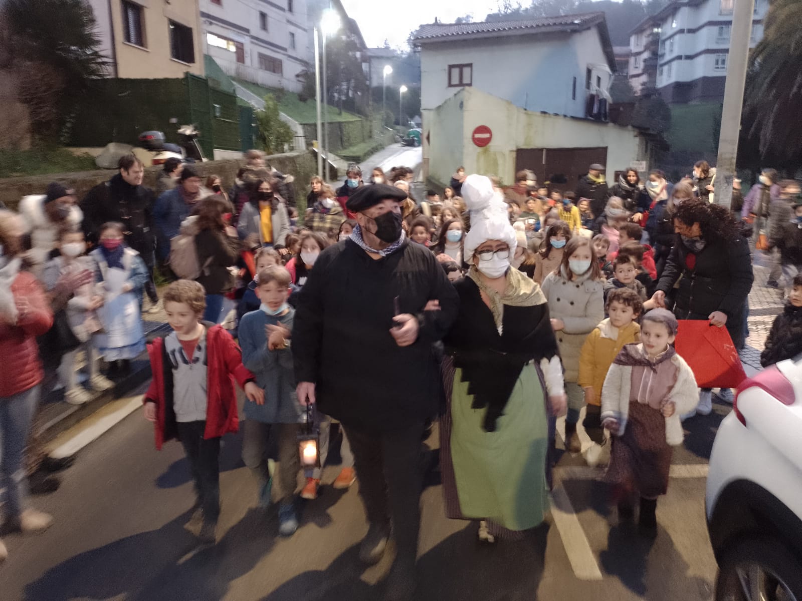 Olentzero y Maridomingi visitan el barrio de Morlans 1 Morlans1 Olentzero y Maridomingi visitan el barrio de Morlans